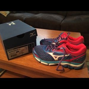 Mizuno Wave Inspire 13 size 6